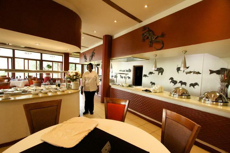 Cresta Mowana Safari Lodge Kasane Exterior foto